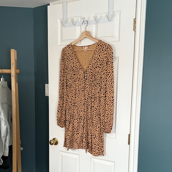 Billabong Dresses & Skirts - Billabong Tan Leopard Print V-Neck Button Down Long Sleeve Mini Dress